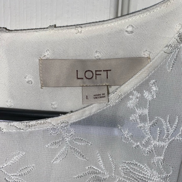 Beautiful Loft Flowing Blouse. New without tags. Size L - Picture 3 of 8